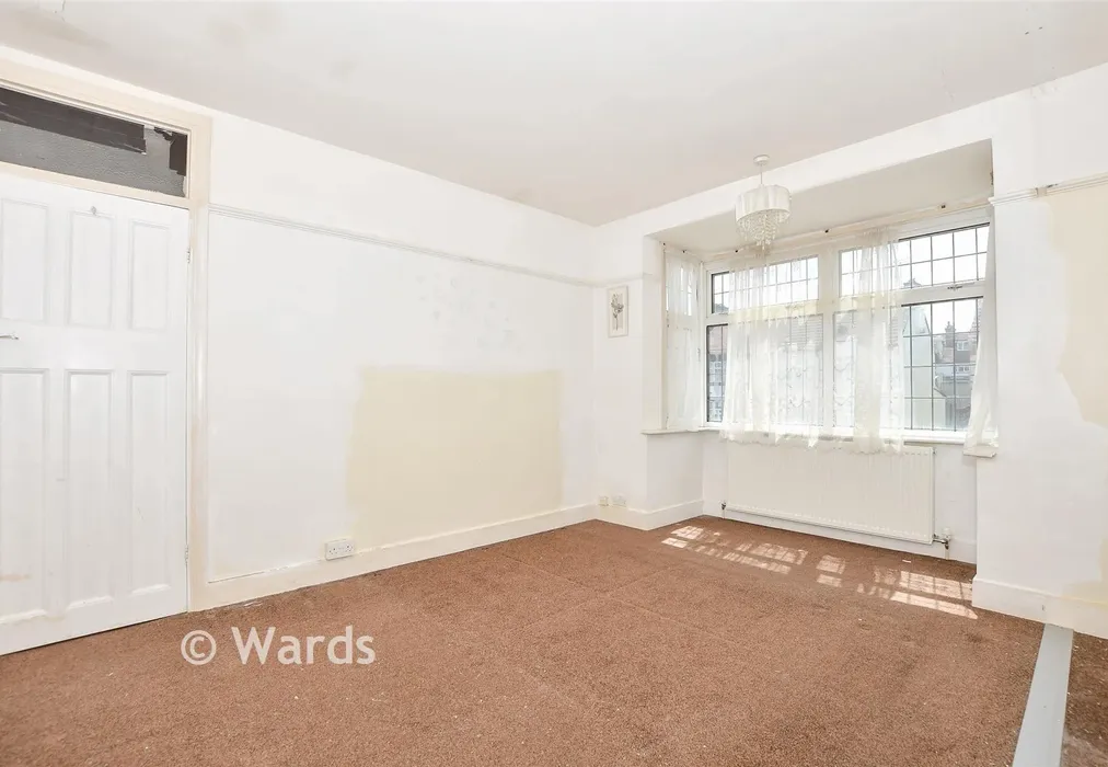 Bedroom 1 - The Fairway, Gravesend, Kent - Wards of Kent