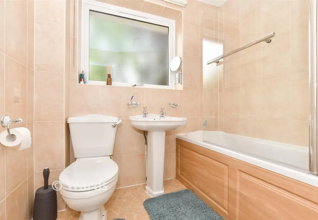 Bathroom - Sandown Lees, Sandwich, Kent - Wards of Kent