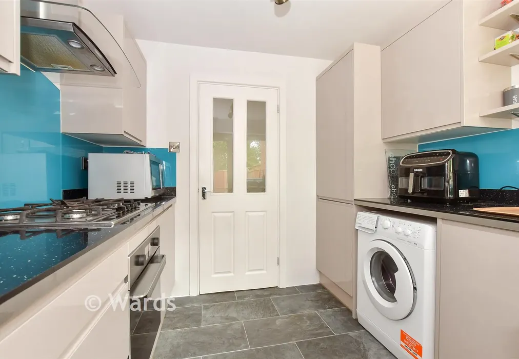 Kitchen - Sandown Lees, Sandwich, Kent - Wards of Kent