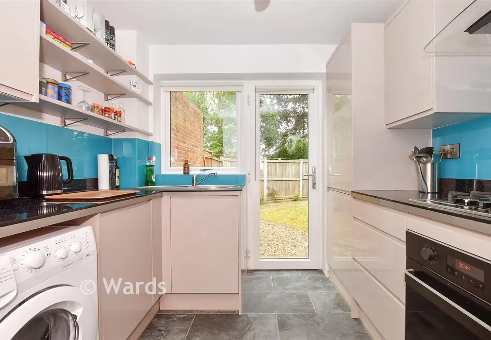 Kitchen - Sandown Lees, Sandwich, Kent - Wards of Kent