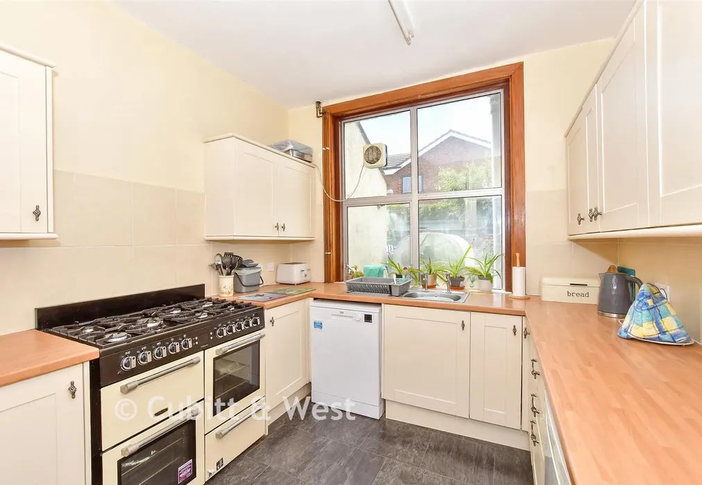 Kitchen - Haslemere Road, Emsworth, Hampshire - Wards of Kent