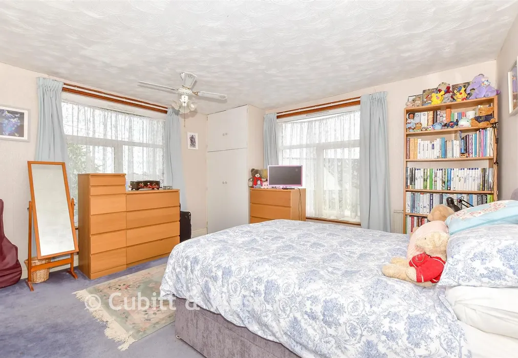 Bedroom 1 - Haslemere Road, Emsworth, Hampshire - Wards of Kent