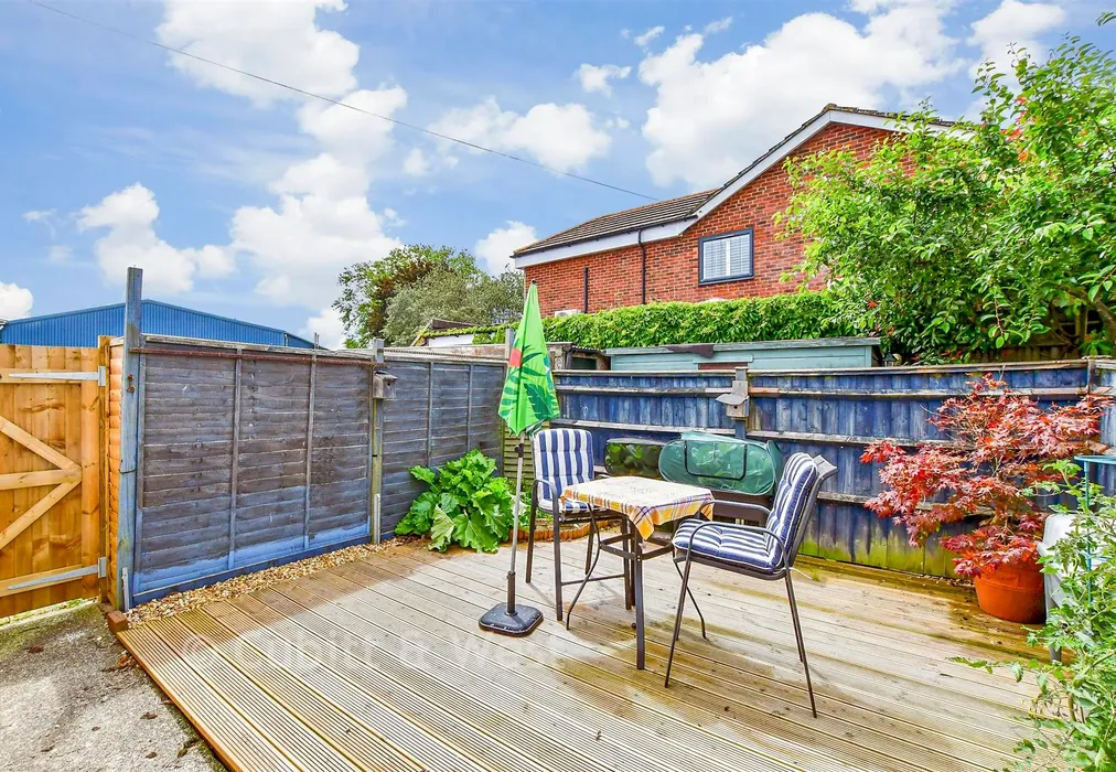 Rear Garden - Haslemere Road, Emsworth, Hampshire - Wards of Kent