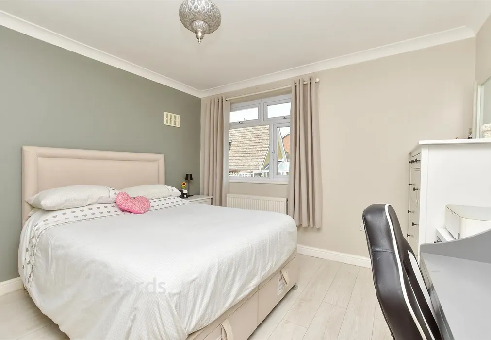 Bedroom 1 - Oak Lane, Minster, Sheerness, Kent - Wards of Kent
