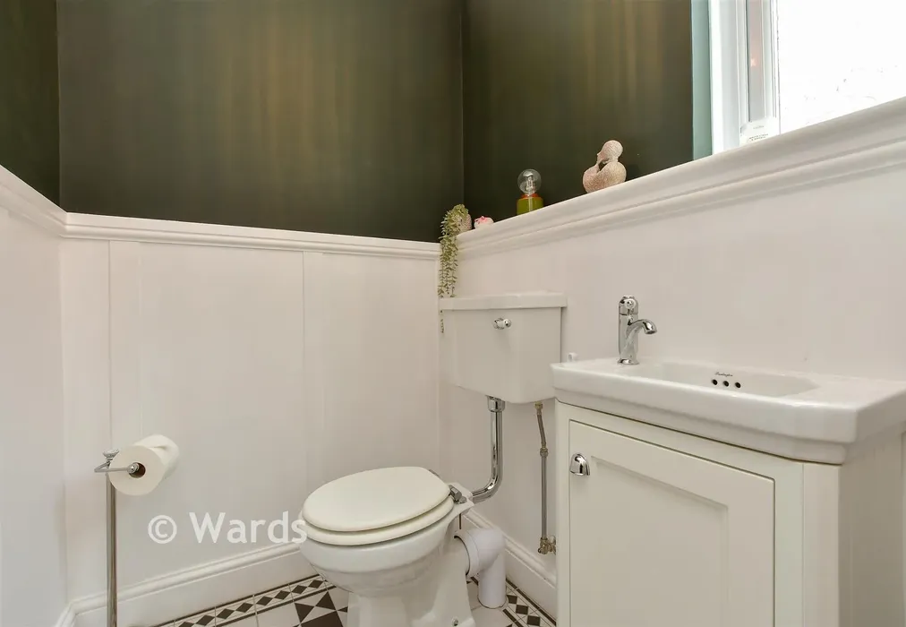 Cloakroom - Oak Lane, Minster, Sheerness, Kent - Wards of Kent