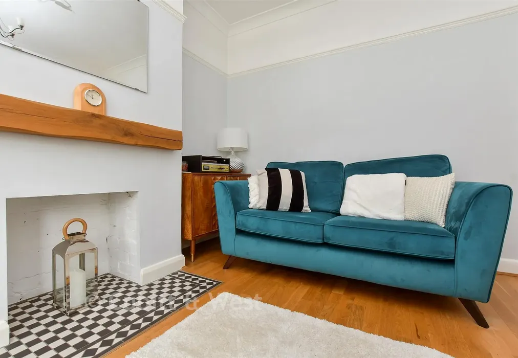 Lounge - Benhill Wood Road, Sutton, Surrey - Wards of Kent
