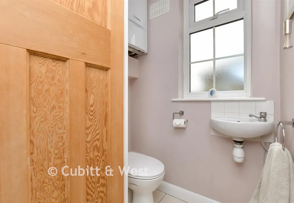 Separate WC - Benhill Wood Road, Sutton, Surrey - Wards of Kent