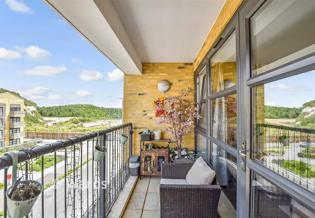 Balcony / Terrace - Eastern Avenue, SWANSCOMBE, Kent - Wards of Kent
