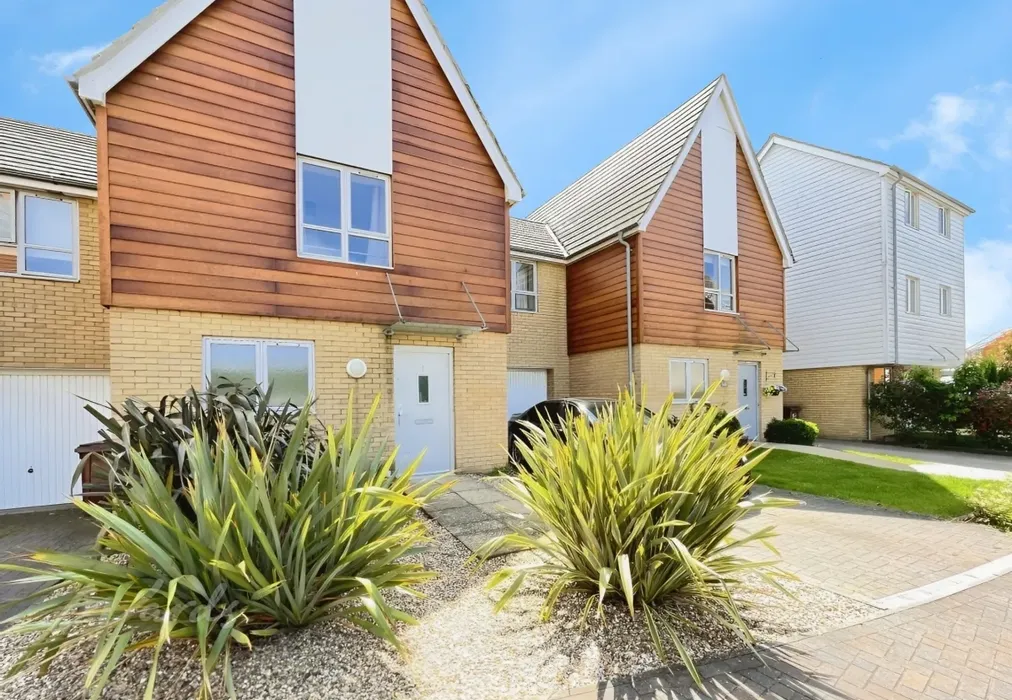 the causeway front - The Causeway St. Mary's Island Chatham ME4 3SQ - Wards of Kent