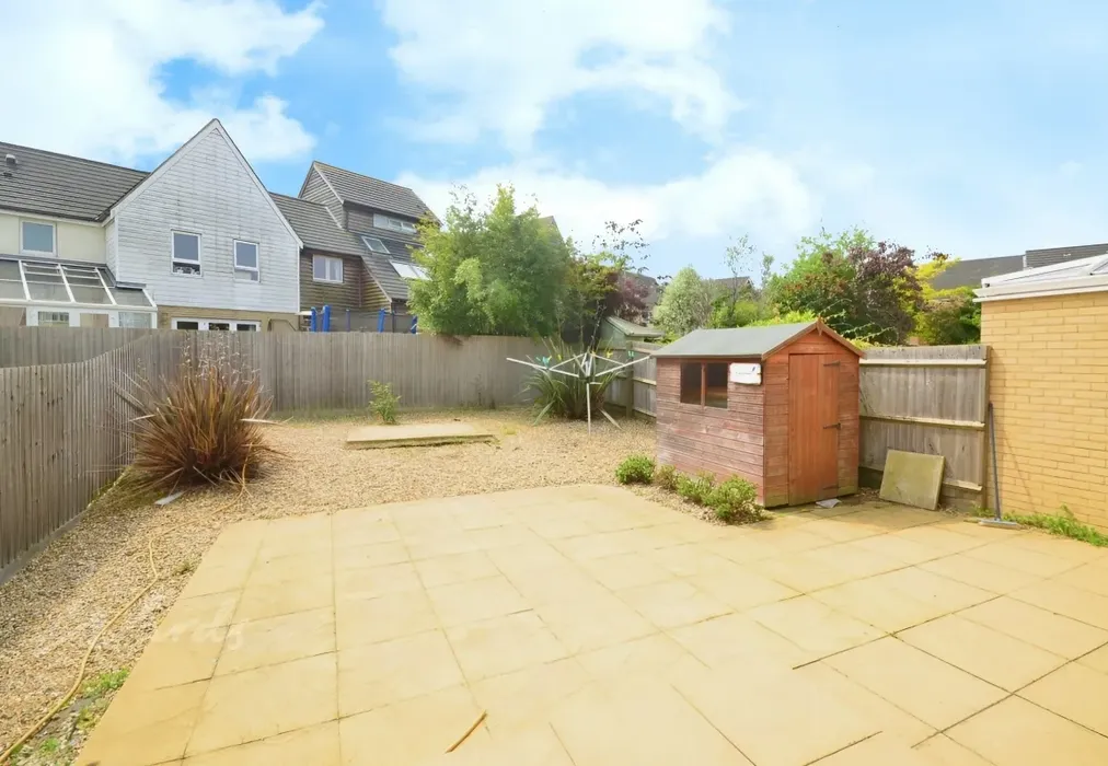 the causeway garden - The Causeway St. Mary's Island Chatham ME4 3SQ - Wards of Kent