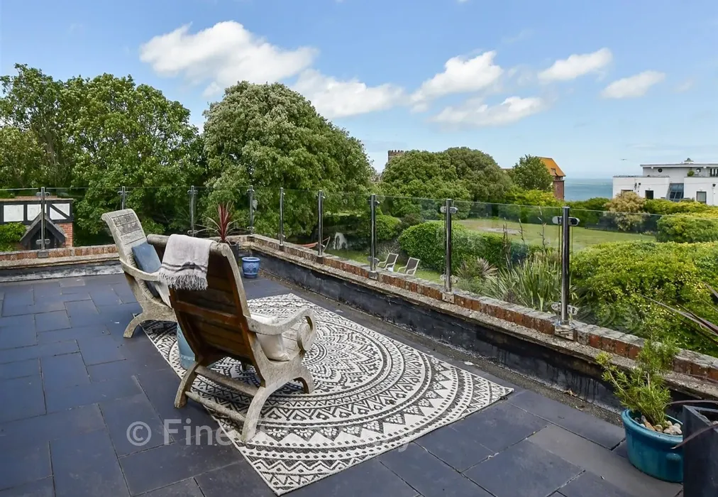 Roof Terrace - Joss Gap Road, Broadstairs, Kent - Wards of Kent