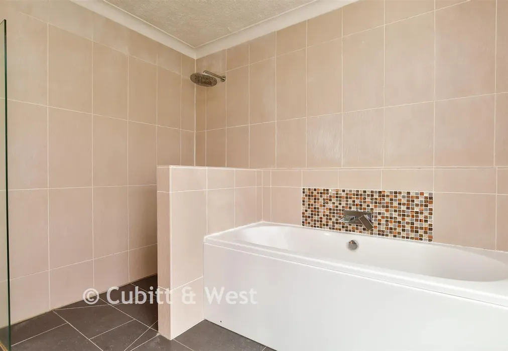 Bathroom - Falmer Road, Woodingdean, Brighton, East Sussex - Wards of Kent