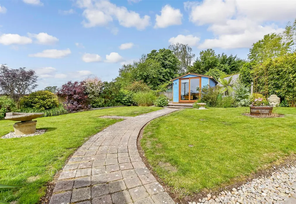 Rear Garden - Tilden Close, High Halden, Kent - Wards of Kent