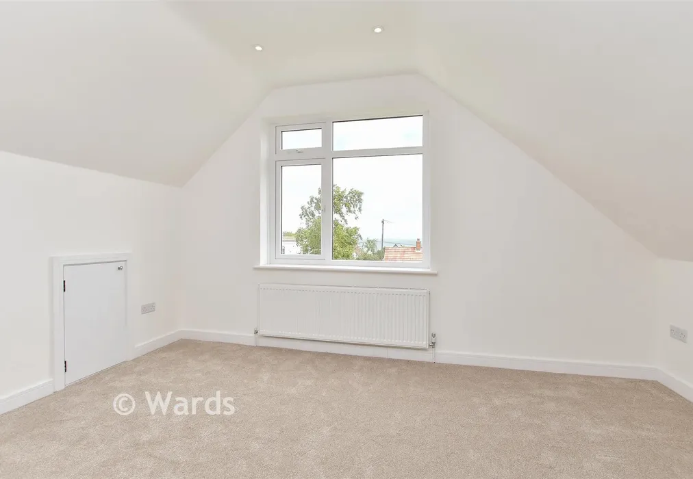 Bedroom 1 - Cliff Gardens, Minster-On-Sea, Kent - Wards of Kent