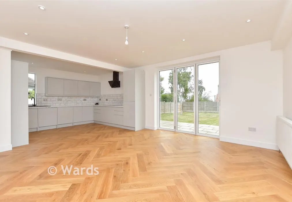 Kitchen/Diner - Cliff Gardens, Minster-On-Sea, Kent - Wards of Kent