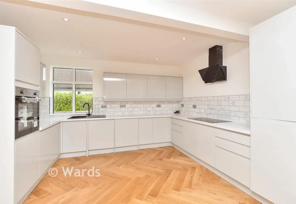 Kitchen/Diner - Cliff Gardens, Minster-On-Sea, Kent - Wards of Kent