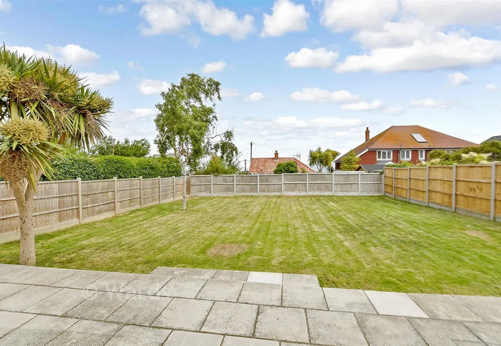 Rear Garden - Cliff Gardens, Minster-On-Sea, Kent - Wards of Kent