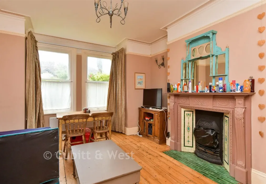 Living Room - Heene Road, Worthing, West Sussex - Wards of Kent
