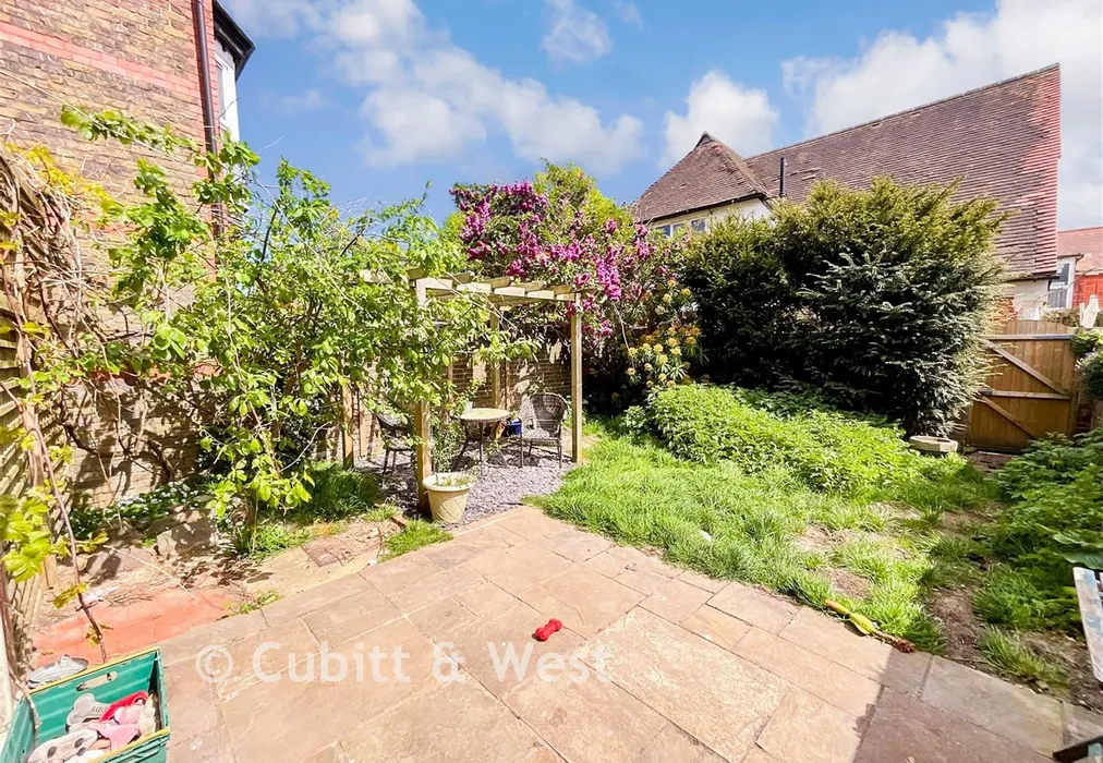 Garden - Heene Road, Worthing, West Sussex - Wards of Kent