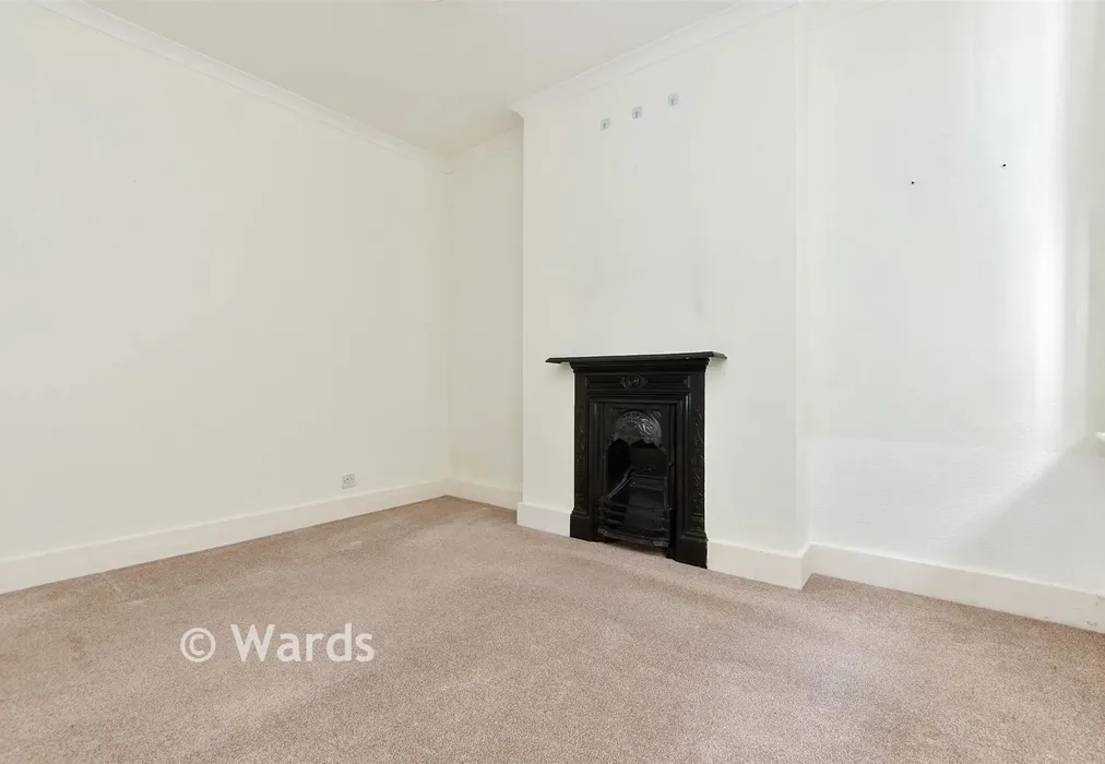 Bedroom 1 - St. Peter's Park Road, Broadstairs, Kent - Wards of Kent
