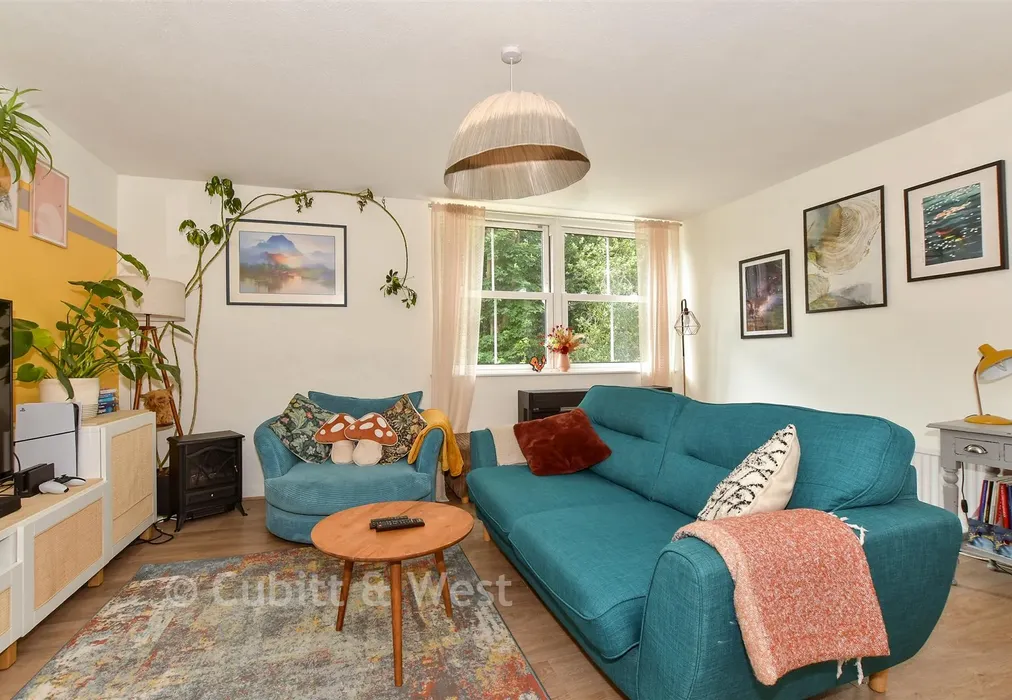 Lounge - Parkfield, North Parade, Horsham, West Sussex - Wards of Kent
