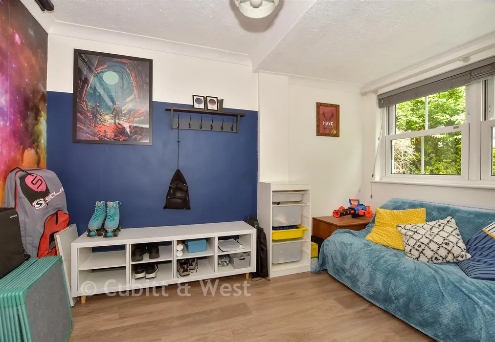 Bedroom 4 - Parkfield, North Parade, Horsham, West Sussex - Wards of Kent