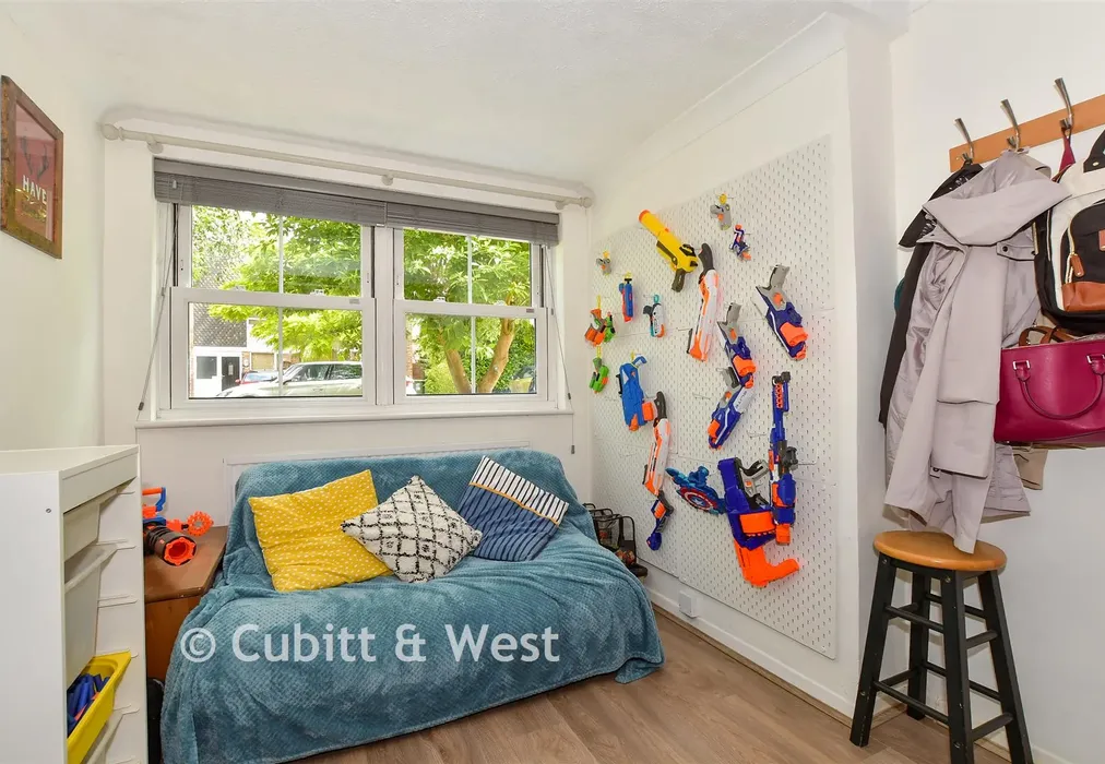 Bedroom 4 - Parkfield, North Parade, Horsham, West Sussex - Wards of Kent