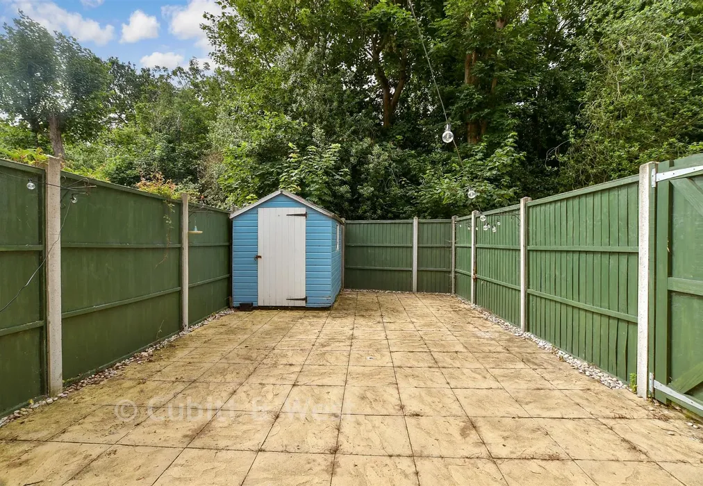 Rear Garden - Parkfield, North Parade, Horsham, West Sussex - Wards of Kent