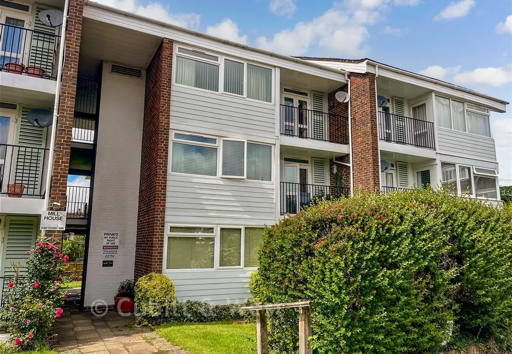 Front. - Hawthorn Way, Storrington, West Sussex - Wards of Kent
