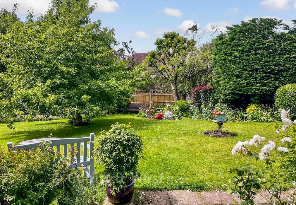 Communal Gardens - Hawthorn Way, Storrington, West Sussex - Wards of Kent