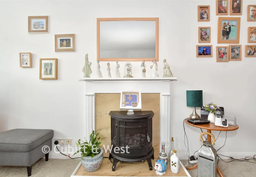 Internal Lifestyle Photograph - Hawthorn Way, Storrington, West Sussex - Wards of Kent