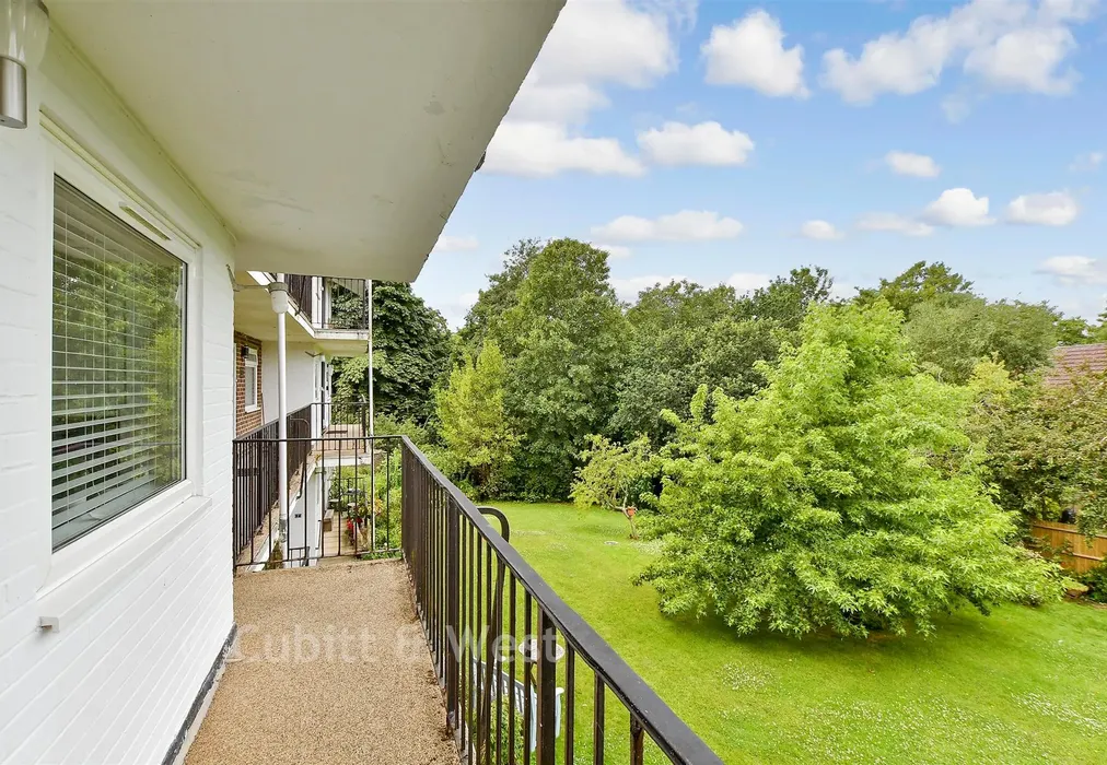 Balcony / Terrace - Hawthorn Way, Storrington, West Sussex - Wards of Kent
