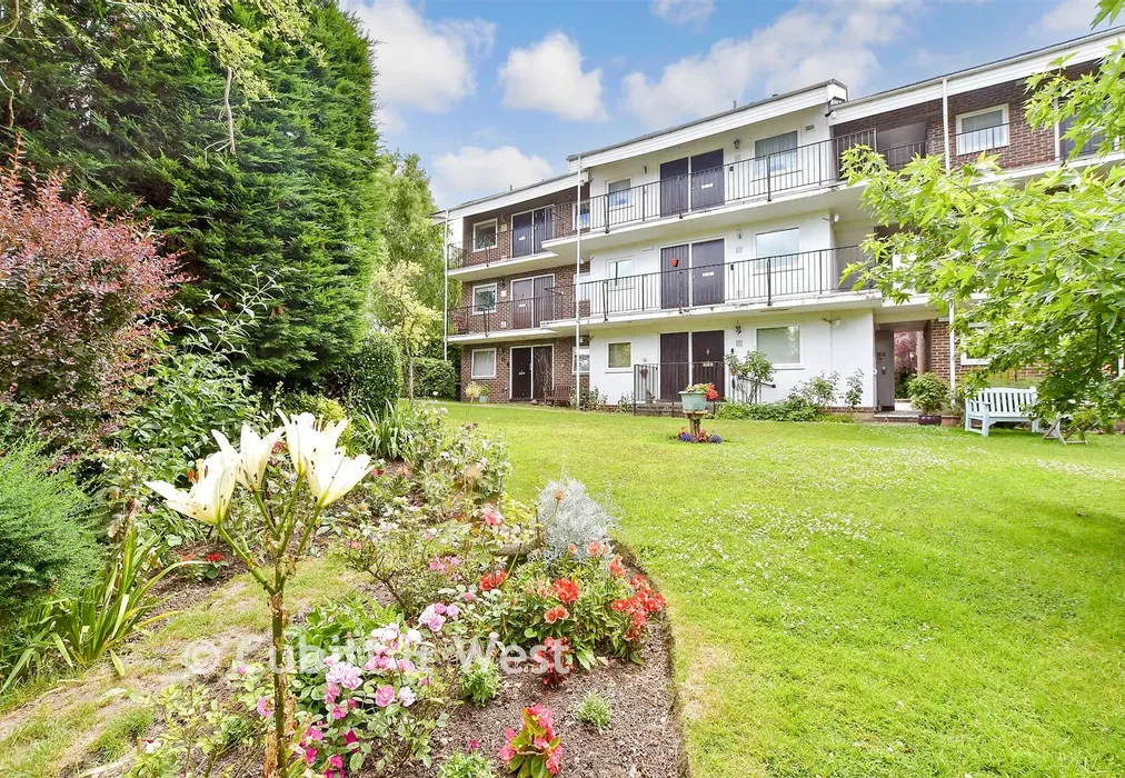 Communal Gardens - Hawthorn Way, Storrington, West Sussex - Wards of Kent