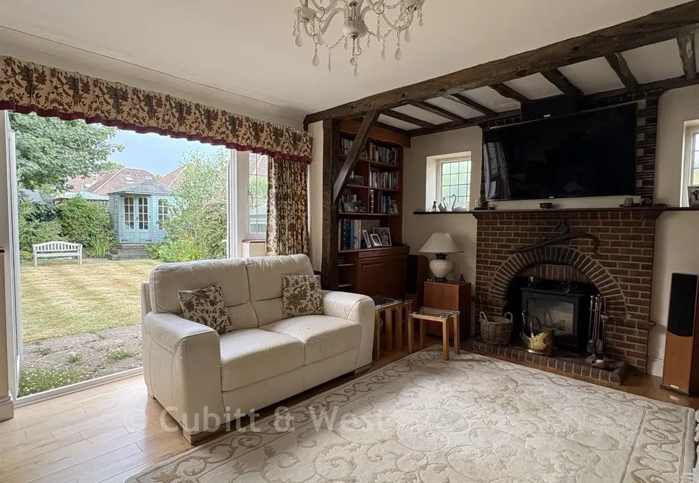 Lounge (1) - Brighton Road, Salfords, Surrey - Wards of Kent