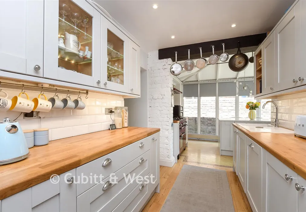 Kitchen - Brighton Road, Salfords, Surrey - Wards of Kent