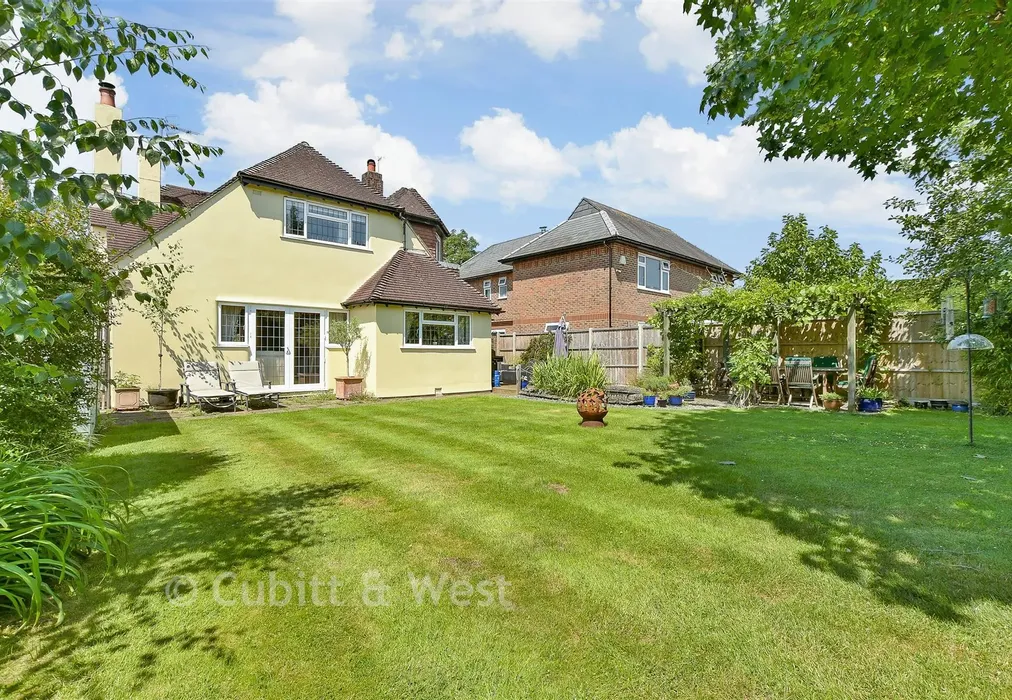 Rear Garden - Brighton Road, Salfords, Surrey - Wards of Kent