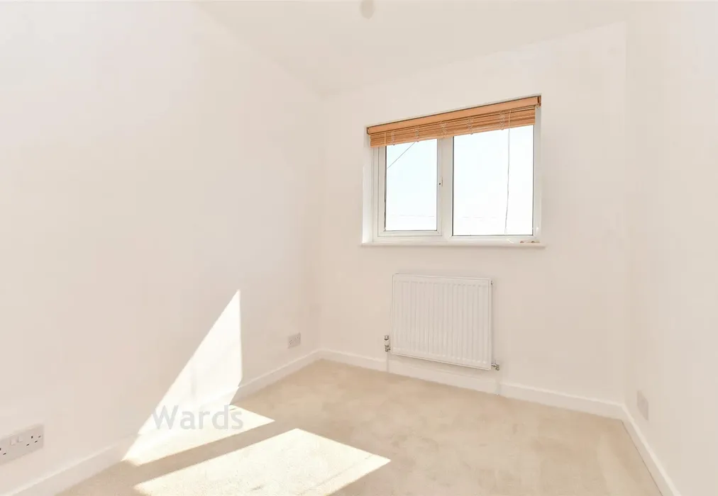 Bedroom 3 - Meadow Walk, Whitstable, Kent - Wards of Kent