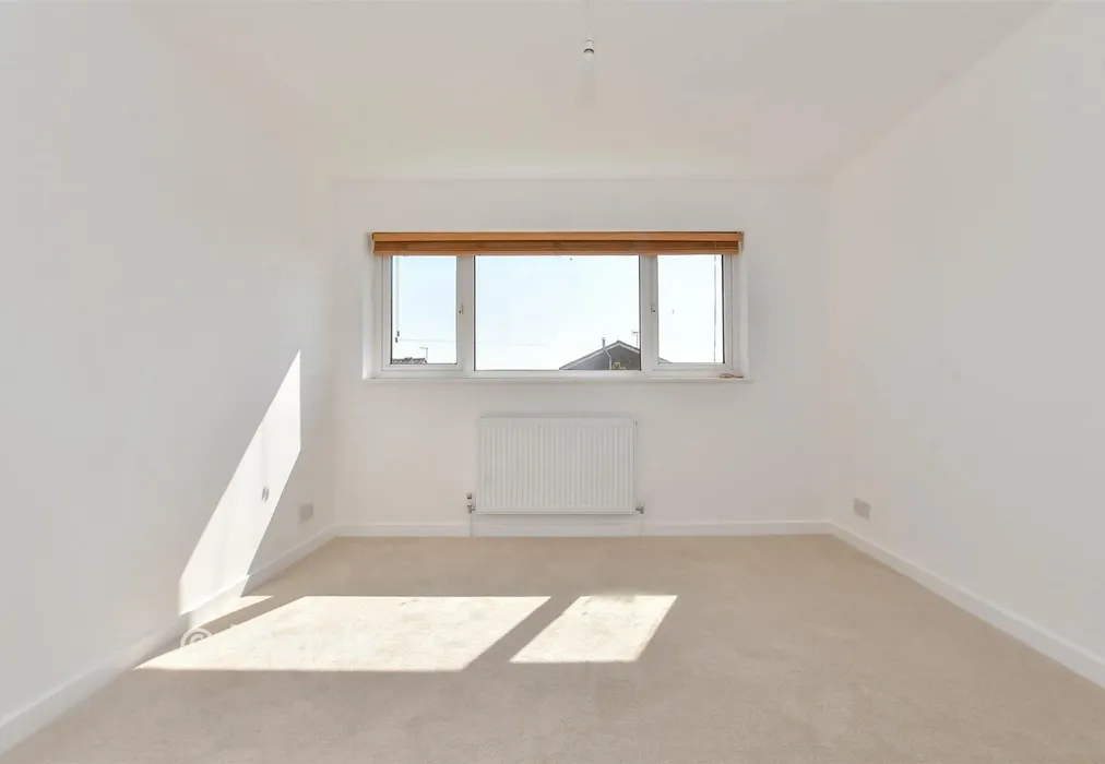 Bedroom 1 - Meadow Walk, Whitstable, Kent - Wards of Kent