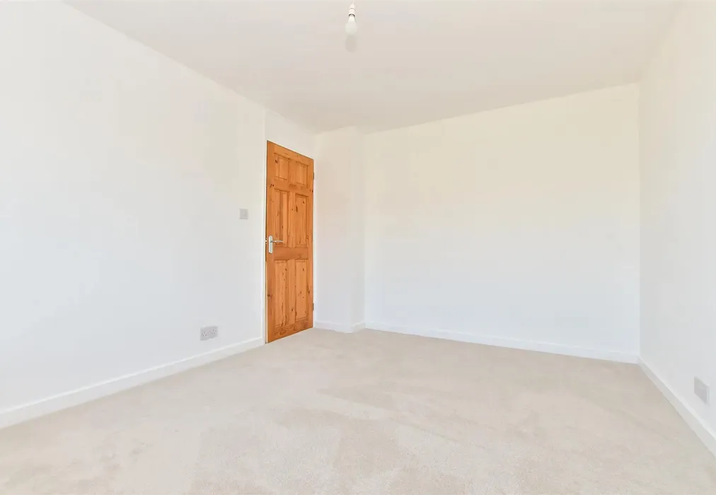 Bedroom 2 - Meadow Walk, Whitstable, Kent - Wards of Kent