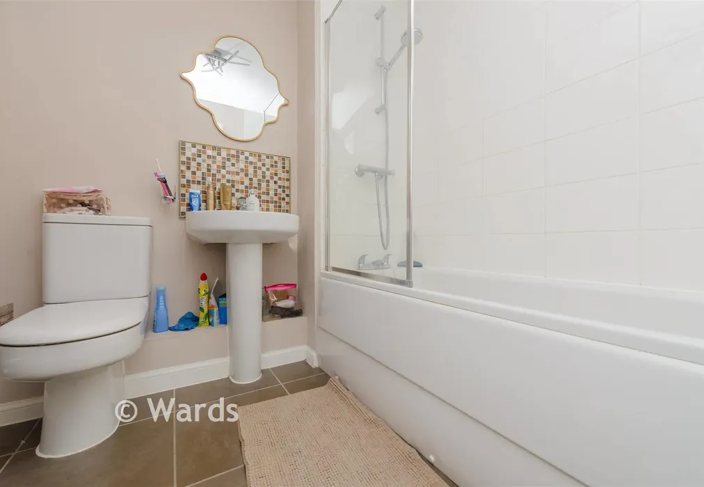 Bathroom - Stone House Lane, Dartford, Kent - Wards of Kent