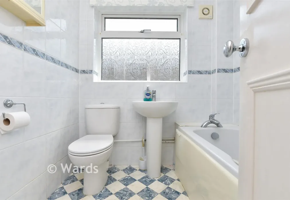 Bathroom - Chestnut Drive, Broadstairs, Kent - Wards of Kent