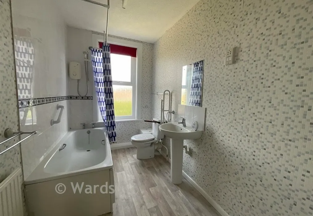 Bathroom - St. Benet's Road, Westgate-On-Sea, Kent - Wards of Kent