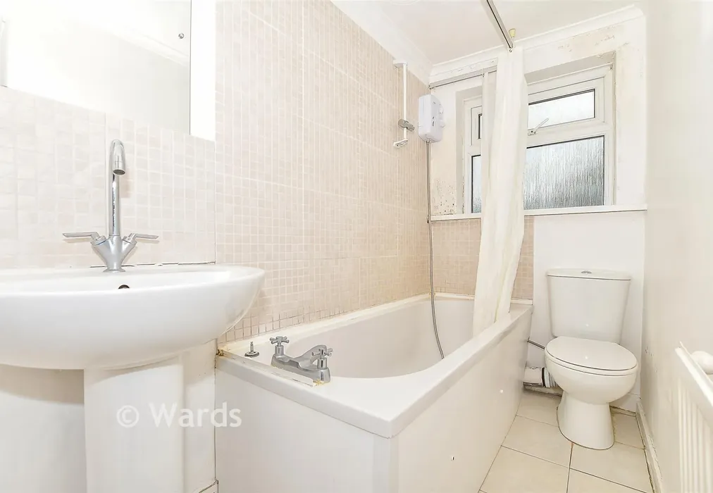 Bathroom - Priory Street, Tonbridge, Kent - Wards of Kent