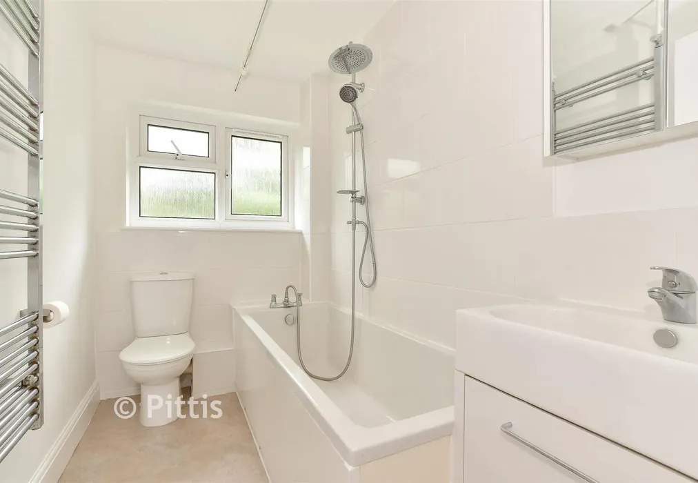 Bathroom - Crossway, Bembridge, Isle of Wight - Wards of Kent