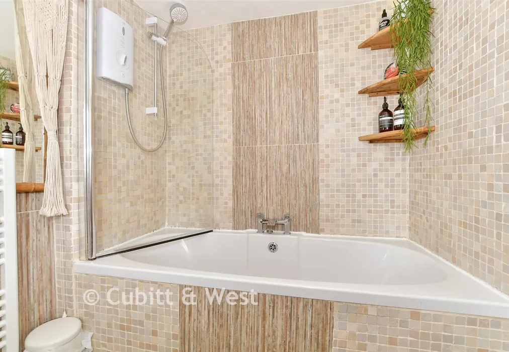 Bathroom - Station Road, Horsham, West Sussex - Wards of Kent