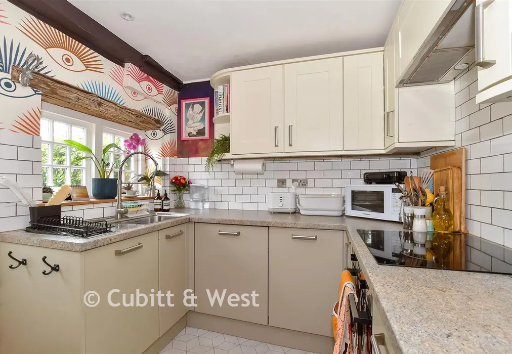 Kitchen - Station Road, Horsham, West Sussex - Wards of Kent