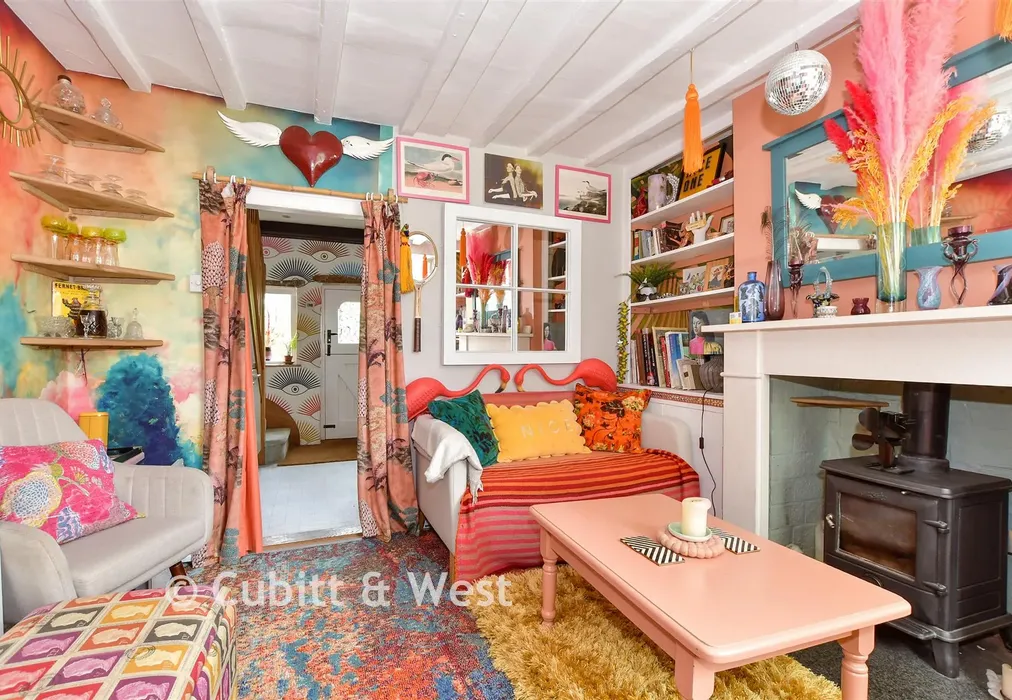 Lounge - Station Road, Horsham, West Sussex - Wards of Kent