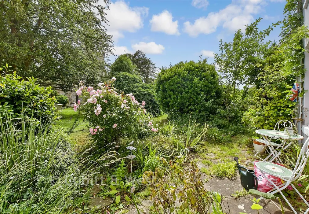 Rear Garden - Station Road, Horsham, West Sussex - Wards of Kent