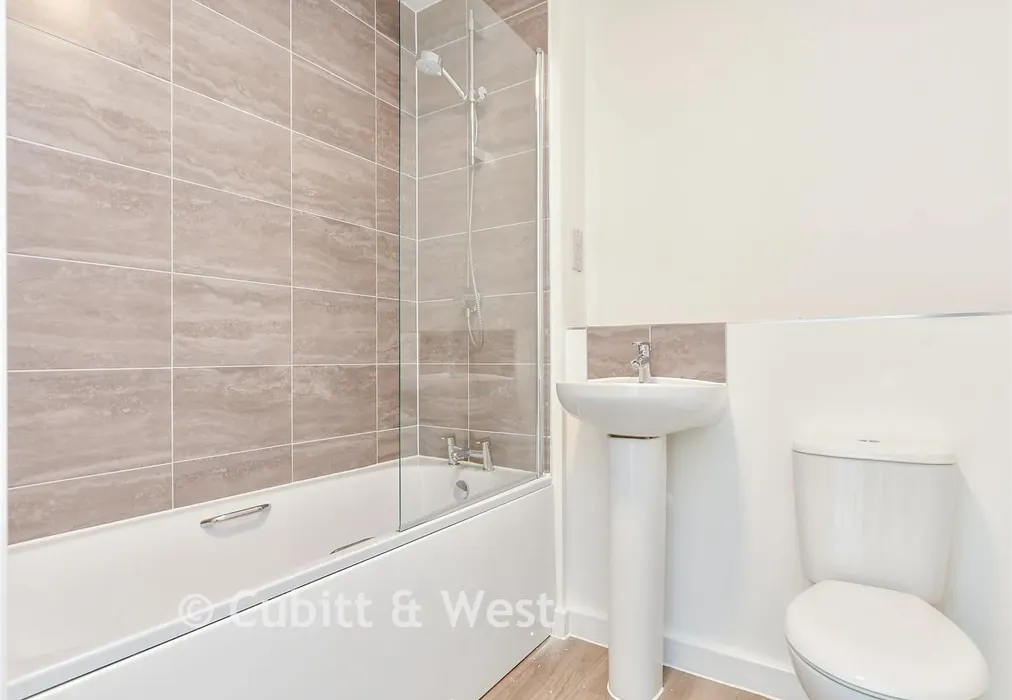 Bathroom - Beachhead Grove, Worthing, West Sussex - Wards of Kent