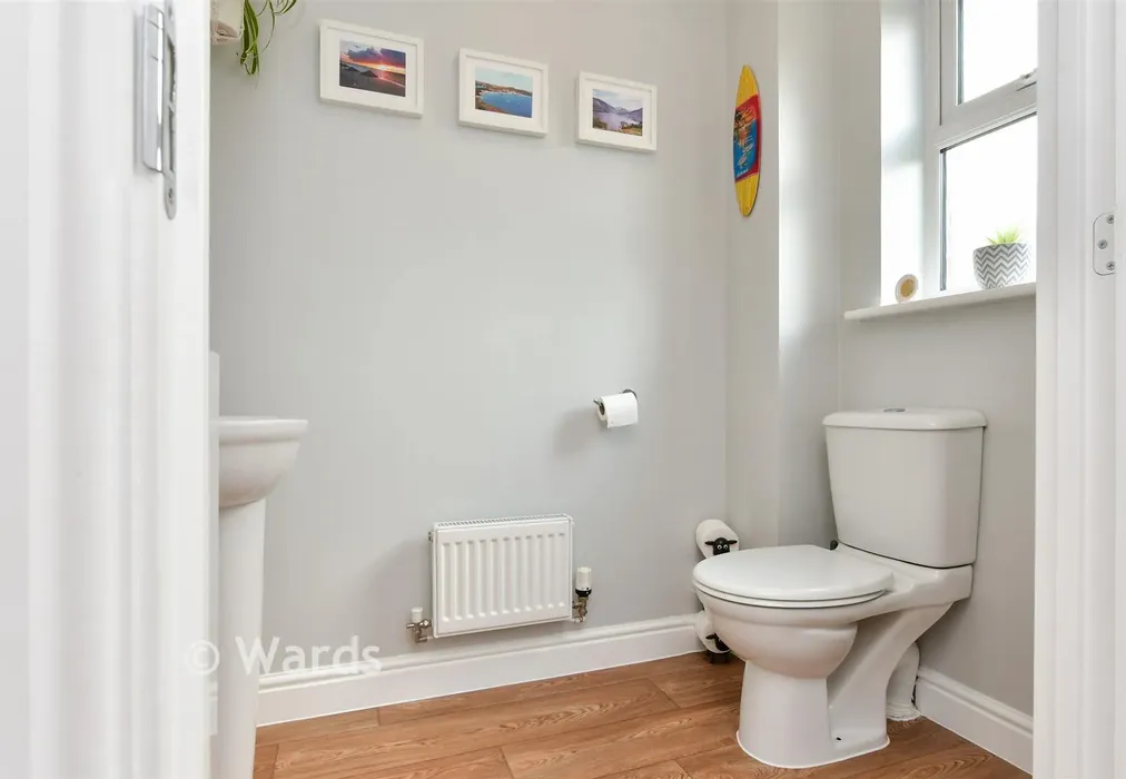 Cloakroom - Thorne Road, Minster, Kent - Wards of Kent